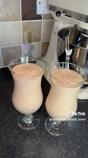Delicious Avocado and Strawberry Milkshake Recipe