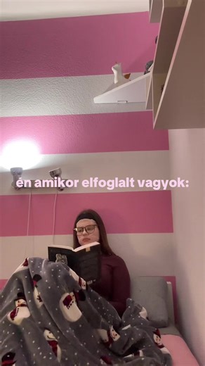 Nagyon flegma arcot ad nekem ez az arcmaszk😭 Na de a szituáció veletek is előfordult már? 😆📚 #foryoupagе #zyxbca #booktok #könyvtok #könyvmoly