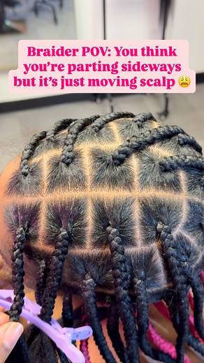 It’s like your eyes are playing tricks on you 😵‍💫. Iykyk! If you aren’t used to braiding on someone who’s scalp ‘moves’, your braids can go from Master Braider to beginner very quickly 🫨. Here’s a few tips to parting on ‘moving scalp’ ✨: ✅ Part the full row out before braiding ✅ Don’t ponytail the loose hair while parting— clip it loosely to avoid the scalp from pulling to one side or the other. ✅ After you’ve parted, don’t go back and repart 🙅🏾‍♀️. You did it right the first time! It’s jus
