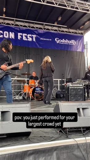 wait til the end to see that crowd!! still riding the high of bacon fest ❤️ | Lilly Moss