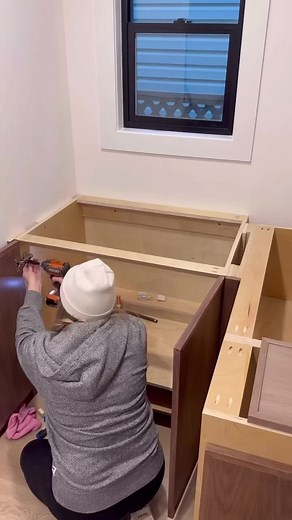 My DIY kitchen is one step closer to completion! Here’s how I drill hinge holes and install my cupboard doors! My hinge jig is the star of this step! Link in bio! Don't forget to tap that follow button so you don’t miss the next step in this build! #diykitchen #kitchenbuild #diyprojects #kregjig #customkitchen #kitcheninspiration #blackwalnut #shakercabinets #shakerkitchen #kitchenconstruction