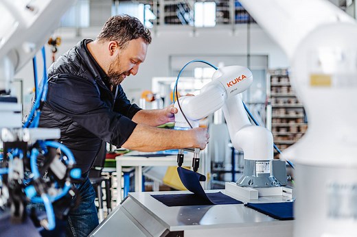 KUKA robotics revolutionize the production of textiles | KUKA Global