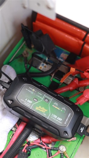 Battery Tender® Charge N Start 4120 is your all-in-one roadside hero—smart charging and jump starting on demand. Built for garages, driveways, and anywhere your battery needs a boost. ⚡🔋 #BatteryTender #ChargeNStart #batterycharger #StartWithTrust #jumpstarter | Battery Tender