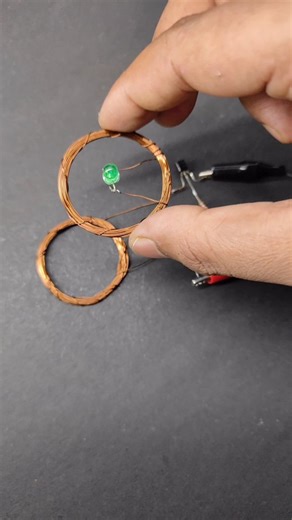 DIY Tech Project on Instagram: "Wireless Power Transmission Circuit using bc547 JLCPCB $2 for 1-8 layer PCBs: https://jlcpcb.com/?from=dliytechh #jlcpcb #electronics #science #reels #diy #circuit"