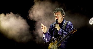 "Je ne pensais pas que c’était une bonne idée" : Matthieu Chedid revient sur sa collaboration avec Johnny Hallyday