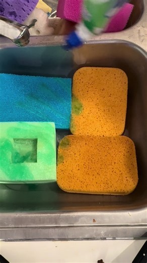 Green!! 💚🍀💚🍀💚 This combo has: Lysol toilet cleaner, comet, Corey’s paradise fabuloso and some green recycled powder and gain dish soap! Enjoy! 😊 ignore my breathing I’m getting over a cold! Sorry!