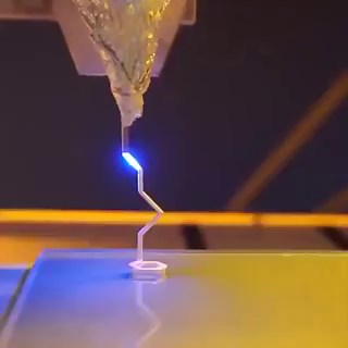 3D printing ceramics without supports! 🤯Researchers developed a method that lets you print unsupported, large-span ceramic structures. For example things like torsion springs, cantilevers, and 3D bends, without needing support scaffolding during printing. That’s huge because supports add time, waste, and can damage parts when removed. The trick combines direct ink writing with near-infrared-assisted photopolymerization (tbh needed to look that up: process where light, often UV, triggers small m