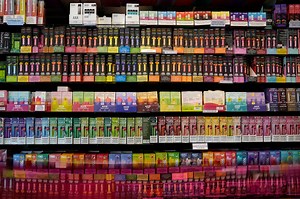 Authorities target 7 Florence vape shops, arrest 2