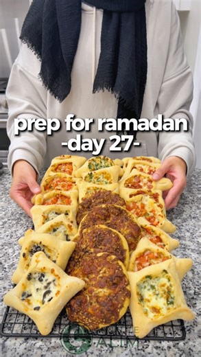 Samia 🧕🏻 your busy muslim mom bestie on Instagram: "🌙 Prep for Ramadan Day 27 | Freezer-Friendly Fatayers Using my go-to dough recipe to make mini fatayers that are perfect for school lunches, suhoor, or a quick snack. 🌾 Dough Recipe • 5 cups flour • 2 cups warm water or warm milk • 1/2 cup oil • 2 tbsp yeast • 2 tbsp sugar • 1 tsp salt 🥣 Method In a bowl, add warm water or milk, sugar, yeast, salt, and 2 cups of flour. Mix until combined and let it rest for 10 minutes. It will puff up and