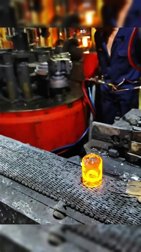 A factory specializing in the production of perfume bottles, accepting ODM/OEM, small batch. If you are interested, you can send me your email address and wa number.#perfumebottle #perfume #glassbottle #perfumebottles #perfumeglassbottle