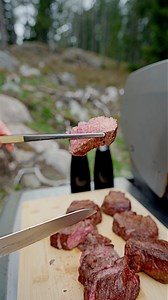 Tässä tulee viikon paras grillivinkki! 😍 Näillä yksinkertaisilla ohjeilla grillaat pihviin täydellisen medium-kypsyyden. Enää ei tarvitse arvuutella, onko lihan kypsyys juuri oikea! 🥩 Kerro kommenteissa sun paras vinkki pihvien grillaamiseen. 💚​ ​ Lisukeideoita pihvien kylkeen ja lisää helppoja grillivinkkejä löydät täältä: https://www.atria.fi/vinkit/grillaus/?utm_source=social&utm_medium=organic&utm_campaign=atria_meta 🔥​ ​ #atriasuomi #grillivinkki #grilliresepti | Atria