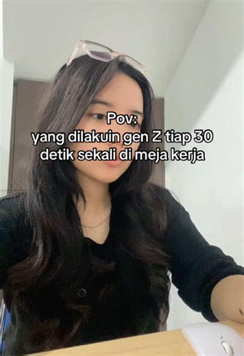 Tangan gatel kalau nggak scroll😌☝🏻 #worklife #officehumor #officelife #softwarehouse #technoinfinity