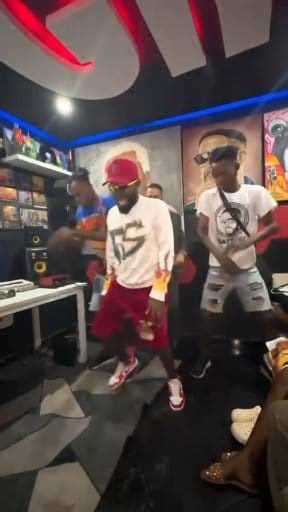 💥 DANCE OF FARAÓ CHALLENGE! 💥 A cena tá séria 🔥 — 25.000 Kzs pra quem fizer a melhor imitação! 😎💃 Mostra o teu poder, entra no ritmo e marca @nilsenfarao 👑 🕺💥 Mostra que és o verdadeiro rei do movimento! ⏰ Válido até 2 de Novembro de 2025! #Gattusoficial1 #KuduroLimpo #angola🇦🇴 #moçambique🇲🇿 #portugal🇵🇹 | Nilsen Faraó Showman