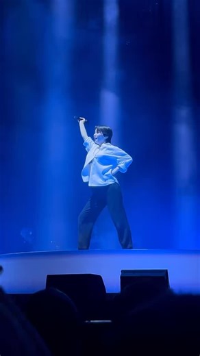 Indie Hourzz on Instagram: "Love Mitski’s dance moves to “Washing Machine Heart.” I used to have this song on repeat 3x a day in college #mitski"