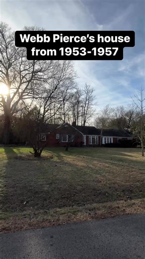 Webb Pierce lived in this house in Nashville’ Glendale neighborhood for a good part of the 1950s. He recorded hits like “There Stands the Glass,” “In the Jailhouse Now,” and “Why Baby Why” while living here. #nashville #classiccountry | Nashville Musical History Tour