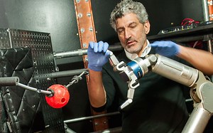 Amputee monkeys learn mind control methods to manipulate robotic arm