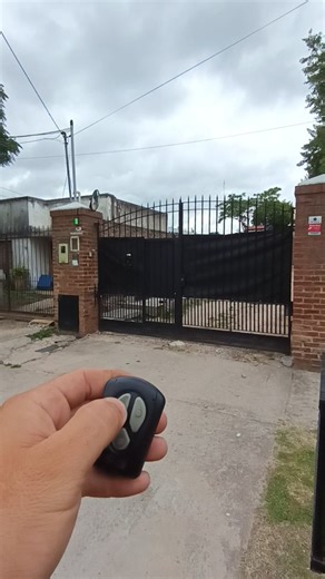 EAR SERVICIOS on Instagram: "Reparación de motores batientes SEG pivus. Programamos la placa nuevamente con su recorrido, ajustamos finales de carrera y corte x tiempo. #earservicios #seg #PortonesAutomaticos"