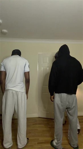 where my swifties at??😩💃🏾 #fyp #dance #taylorswift #irish #brother | shake it off dance trend