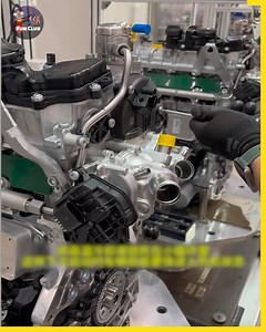 Robots and Engineers Unite: The Art of Building Engine.🧐🤩 #AutomobileManufacturing | Fun club