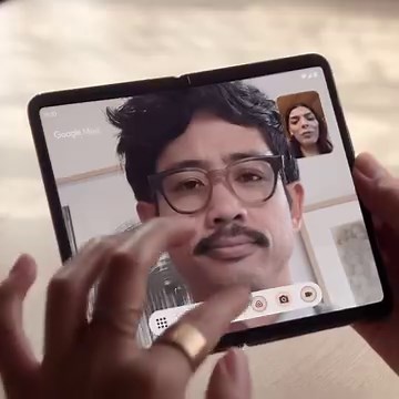 A massive upgrade for multitasking. 📺 Immersive inner display perfect for viewing presentations, video chats, and more 👆 Split Screen lets you easily pull up a presentation while you’re on a video call, or shop and compare across Chrome tabs¹ 📲 Drag and drop images, videos, links, and text from one app to another to make collaborating easier than ever¹ Multitask like a pro with the new #PixelFold: https://goo.gle/3rRu7jL ¹Requires compatible apps. | Made by Google