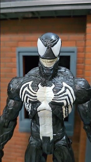 Marvel Select vs Marvel Legends Venom!