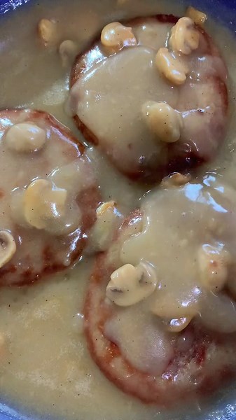 Easy burger steak ideas for a restaurant style dinner