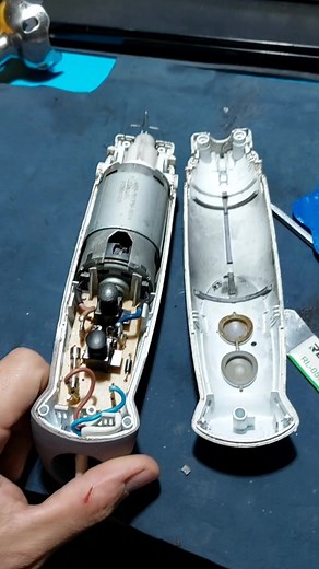 Intento de reparación de Minipimer Philips 😁👍 Hola a todos gente maravillosa y hermosa que ve mis publicaciones y me sigue 😁👍🥰🫶 aquí les traigo el intento de reparación... Si, leyeron bien, intento... Porque intenté todo, pero lamentablemente no se pudo 🥲🥲🥲🥲... Peeeeero, no veamos el vaso medio vacío 🤣🤣🤣, aprendí mucho, como ustedes saben estoy desde el 2023 a full estudiando, capacitandome, invirtiendo en mi taller para poder solucionar todo lo que me traigan 🥰🫶😁👍 aquí se apren