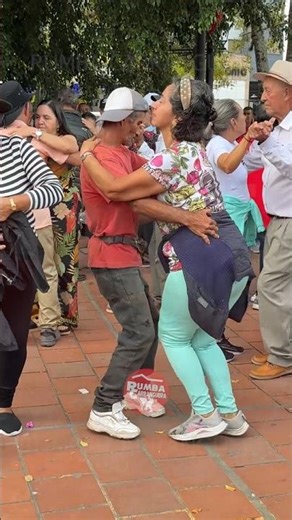 The ones who know the most authentic rumba carranguera couple are back! #dance #carranga