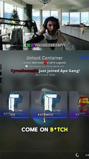 Trainwreckstv opens a Katowice 2014 capsule in CS 😨 #trainwreckstv