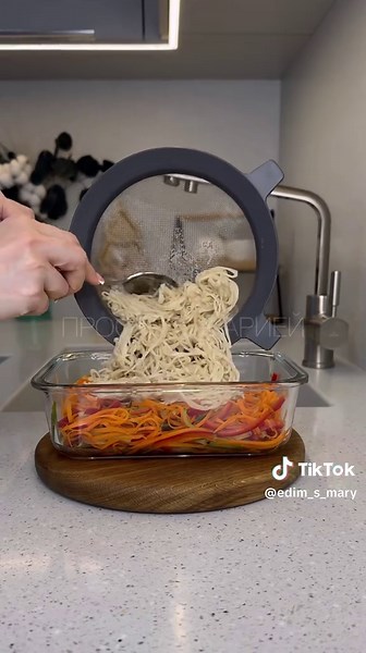 Рецепт приготовления салата «Золотые нити» за 5 минут