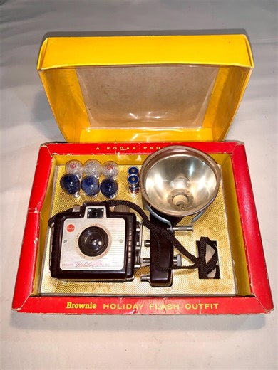 Vintage Kodak Brownie Bakelite Holiday Flash Outfit Camera Model 183k-made in Usa*newly Listed* - Etsy Canada