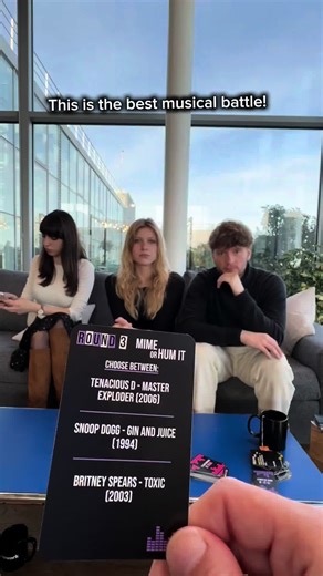 This is THE game for music lovers!! 😍 #musicgame #boardgame #gamenight #girlsnight #karaoke #music #musiclovers #usa #usagames #winenight #partygame #usapartygames #uspartygames #collegepartygames #collegegames #drinkinggames