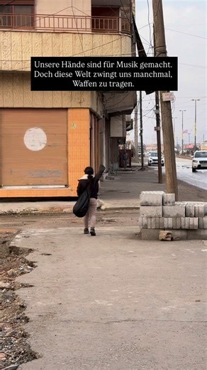 Wailo 𒀭 on Instagram: "Wir sind mit Musik groß geworden. Das war immer da, und überall in Kurdistan. Niemand von uns wollte je eine Waffe tragen. Aber wenn man dich angreift, bleibt dir nichts anderes übrig. Trotzdem auch im Krieg verschwindet die Musik nicht. In fast jedem Haus steht ein Instrument. Das ist bei uns normal. Musik ist unsere Identität. . . . . . . #kurdistan #kurden #rojava #amûdê #deutsch"