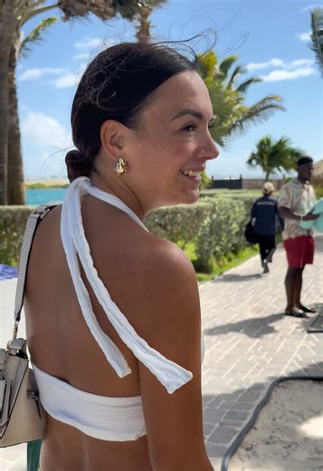 Only in Aruba: chilling with flamingos AND baby sharks at the same time 🦩🦈 #Aruba #FlamingoBeach #BabySharks #IslandLife #TravelTok