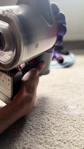 Assembling the Dyson V7 Animal Extra Vacuum Cleaner