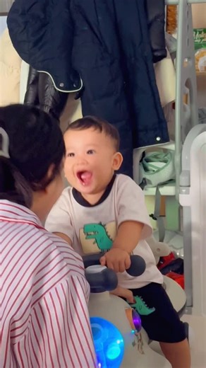 🍁[ โรบีโอ. ] 🍃 on Instagram: "ใอ่เด็กคนนี้มันคึกจริงๆ ☺️ ความภาคภูมิใจของพวกฉัน ฮ่า ฮ่า ฮ่า! #น๋องมาคิน👶🏻 #โอมายแฟมิลี่ #makin_intouch #9months"