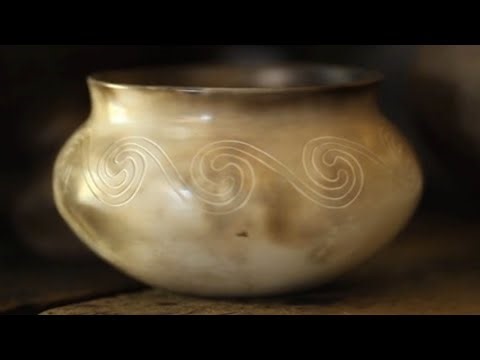 Linda Hogan Admires Joanna Underwood Blackburn's Pottery