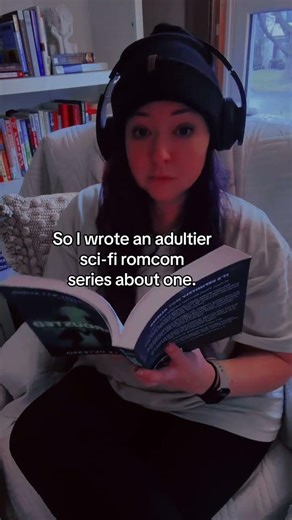 Hot undercover aliens, anyone? 👽