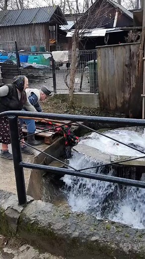 1.6M views · 21K reactions | #traditii ❤ #porturi ❤ #obiceiuri | Adrian Bilanici | Facebook