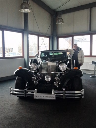 V8-Sound des Excalibur! 😍 Der unaufdringliche Klang unterstreicht die atemberaubende Optik, ohne ihr dabei die Dominanz zu nehmen. Bis ins Detail einfach zum Verlieben! Im SKY-Zustand mitsamt H-Kennzeichen (Oldtimer) und TÜV bis 2027 bei uns zu 59.850,- Euro zu haben. Weitere Infos und Fotos auf unserer Homepage. Folgt SKY AUTOMOBILE und seht unsere Klassiker in eurem Feed. Es lohnt sich. 😍 #excalibur #phaeton #excaliburphaeton #youngtimer #oldtimer #skyautomobile