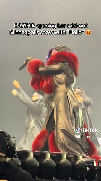 MORE VIDEOS COMING ALL DAY. CARDI IN MINNEAPOLIS WAS EPICCCCC AND THE PURPLE HAIR 😍🔥🔥 #cardib #minneapolis #littlemissdramatour #helloitsme #cardibtour