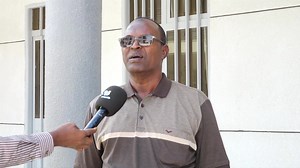 Ruqiya Cabdi, oo magaalada Ayshaca ka hirgelisay dhismo huteel dabaq ah ayaa sheegtay inay muhiim tahay in maalqabeenada Deegaanku ay dhulkooda maalgashadaan si ay uga qeyb qaataan horumarka iyo kobaca dhaqaalaha Deegaanka. | SRTV Somali