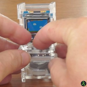 2.3M views · 44K shares | ¿Querías una máquina arcade pero te frenaba que ocupase mucho? Aquí llega Tiny Arcade, una máquina recreativa de bolsillo | Xataka | Facebook