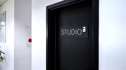 Great packaging design starts with great collaboration. 💡 At our design studios 'STUDIOa', our experts turn ideas into functional, sustainable and visually striking packaging solutions. From concept and design to technical feasibility, we combine innovation with precision to bring every brand vision to life. ✨ With studios in Atlanta 🇺🇸, Toluca 🇲🇽, Hard 🇦🇹, Bangkok 🇹🇭, Shanghai 🇨🇳 and São Paulo 🇧🇷, we connect creativity with global expertise. Discover how design and sustainability g