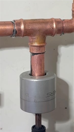 The BEST way to clean copper pipes! howto #diy #asmr #plumbing #subscribe #shorts #tools #viral