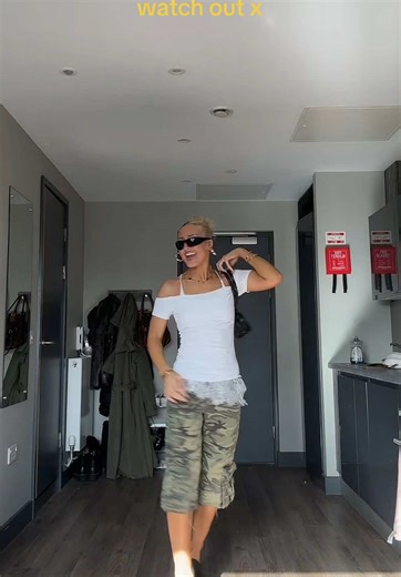 guys I’m so happy (I felt the sun on my skin) #summer #spring #springintosummer #wintersover #lizzymcalpine