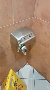 (Retake 2) WDWH Model XA hand dryer ♿️🚼, Chiquito Ashton