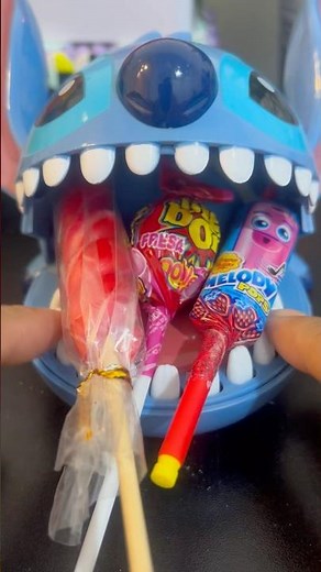 Angr lilo stitch eating antique ribbon three different lollipops#lollipop #asmrsounds #satisfying
