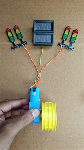 Two Voltmeter & Four Traffic Light Powered by Metal Gear Motor • #shorts #dcmotor