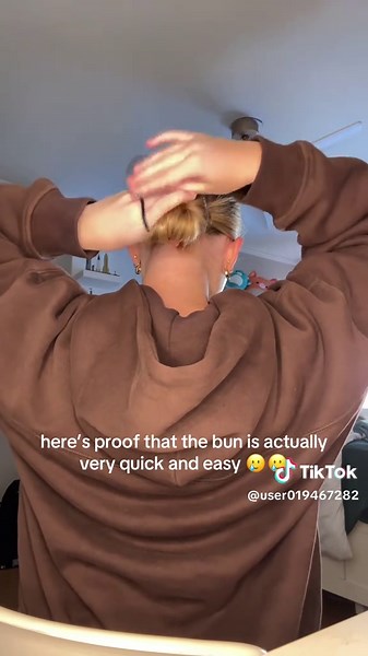 Quick and Easy Messy Bun Tutorial